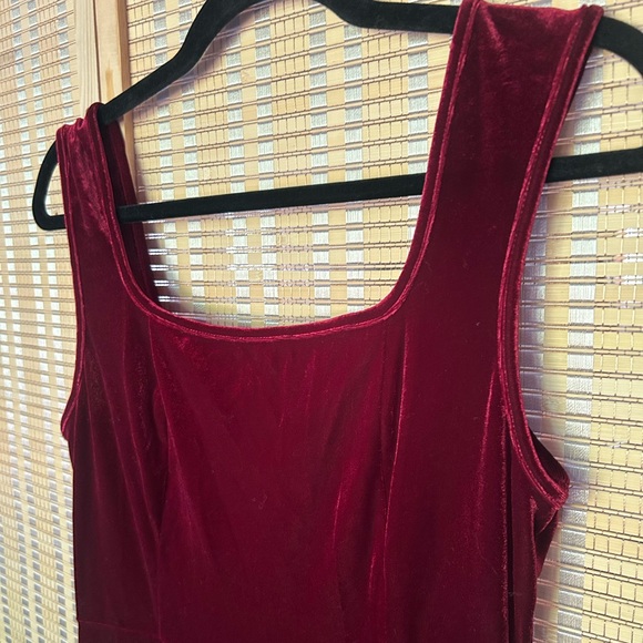 SIZE L NWOT Elegant Burgundy Sleeveless Dress Velvet split thigh bodycon - Picture 7 of 9